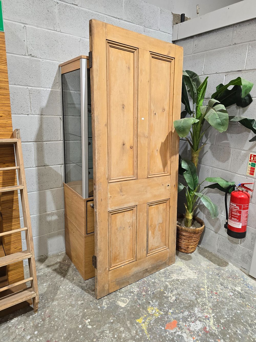 Lot 81: 1 X LARGE OAK DOOR