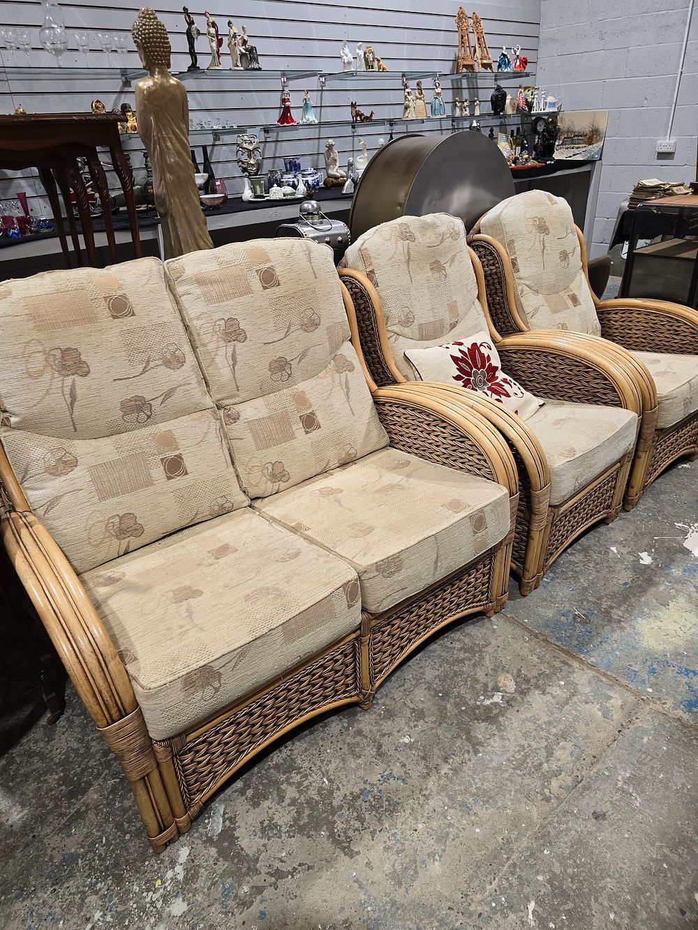 Lot 126: 1 X WICKER 2 SEATER CONSERVATORY SOFA WITH...
