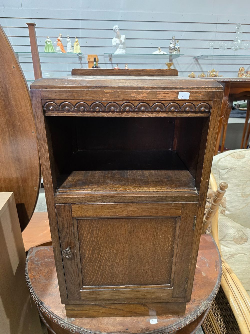 Lot 127: 1 X SMALL 1940S WOODEN BEDSIDE CABINET
