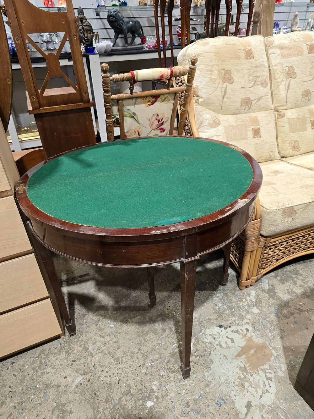 Lot 128: 1 X VICTORIAN MAHOGANY GAMES TABLE