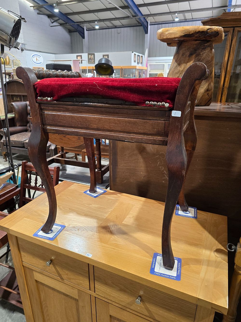 Lot 142: 1 X MAHOGANY PIANO STOOL