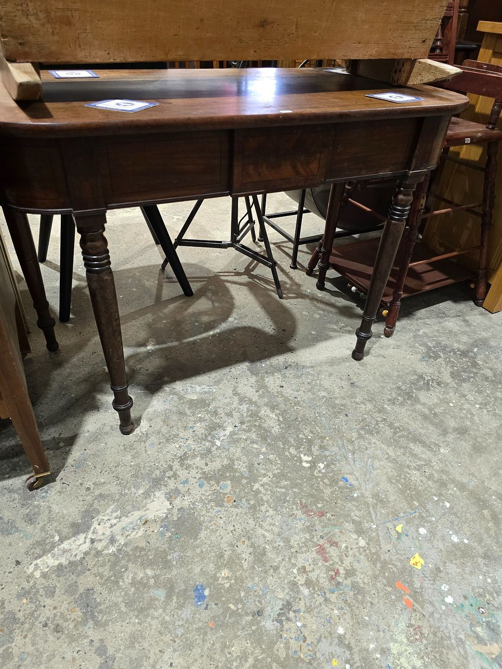 Lot 146: 1 X VICTORIAN MAHOGANY HALL TABLE