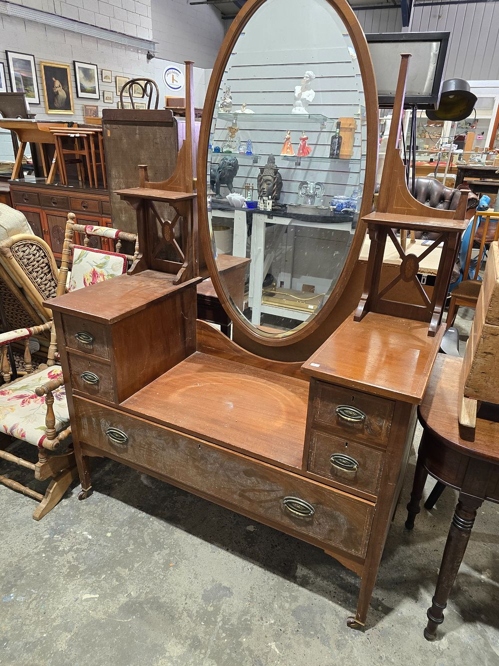 Lot 147: 1 X EDWARDAIN LADIES MAHOGANY DRESSING TABLE