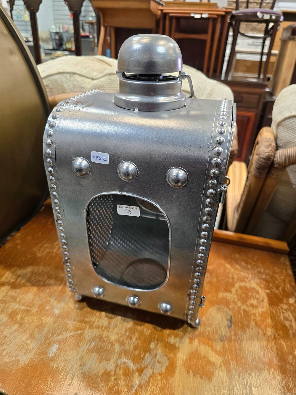 Lot 152: 1 X LARGE METAL LANTERN STYLE CANDLE HOLDER