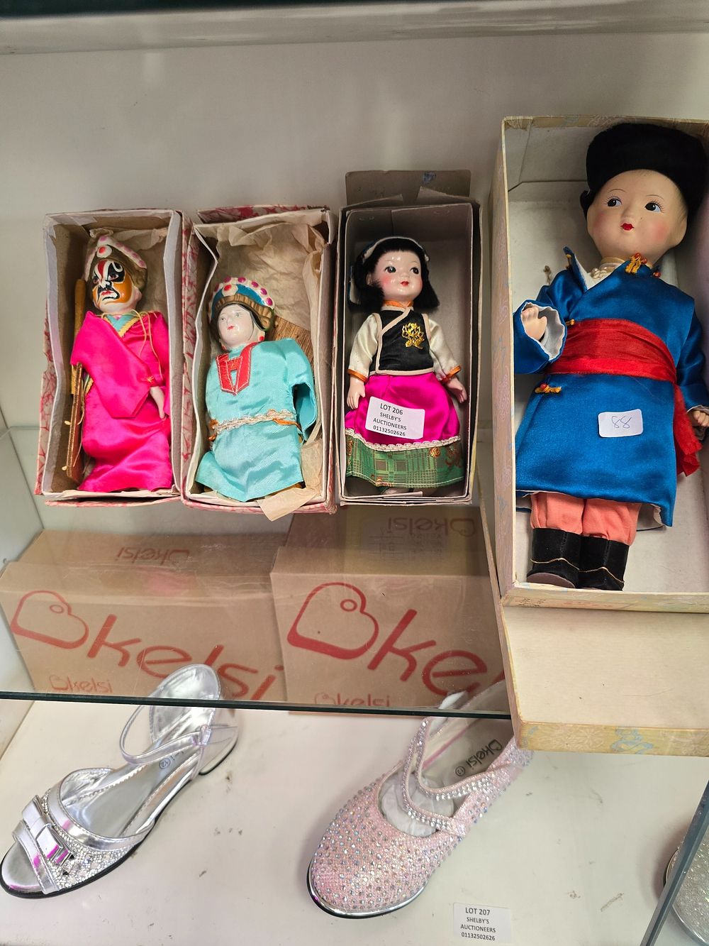 Lot 206: 4 X VARIOUS ORIENTAL PORCELAIN DOLL FIGURES