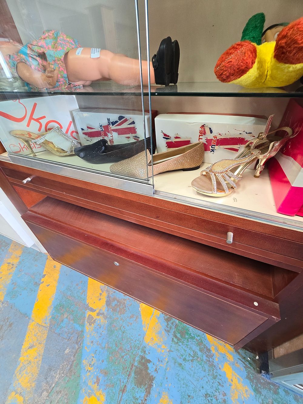 Lot 216: 4 X VARIOUS PAIRS OF LADIES NEW IN...