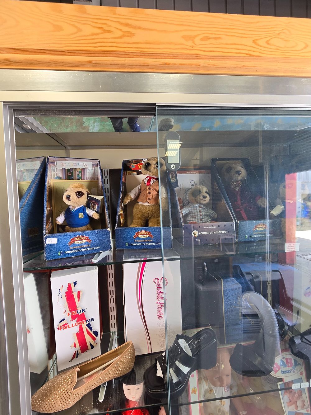 Lot 220: 6 X VARIOUS COMPARE THE MARKET MEERE CAT...