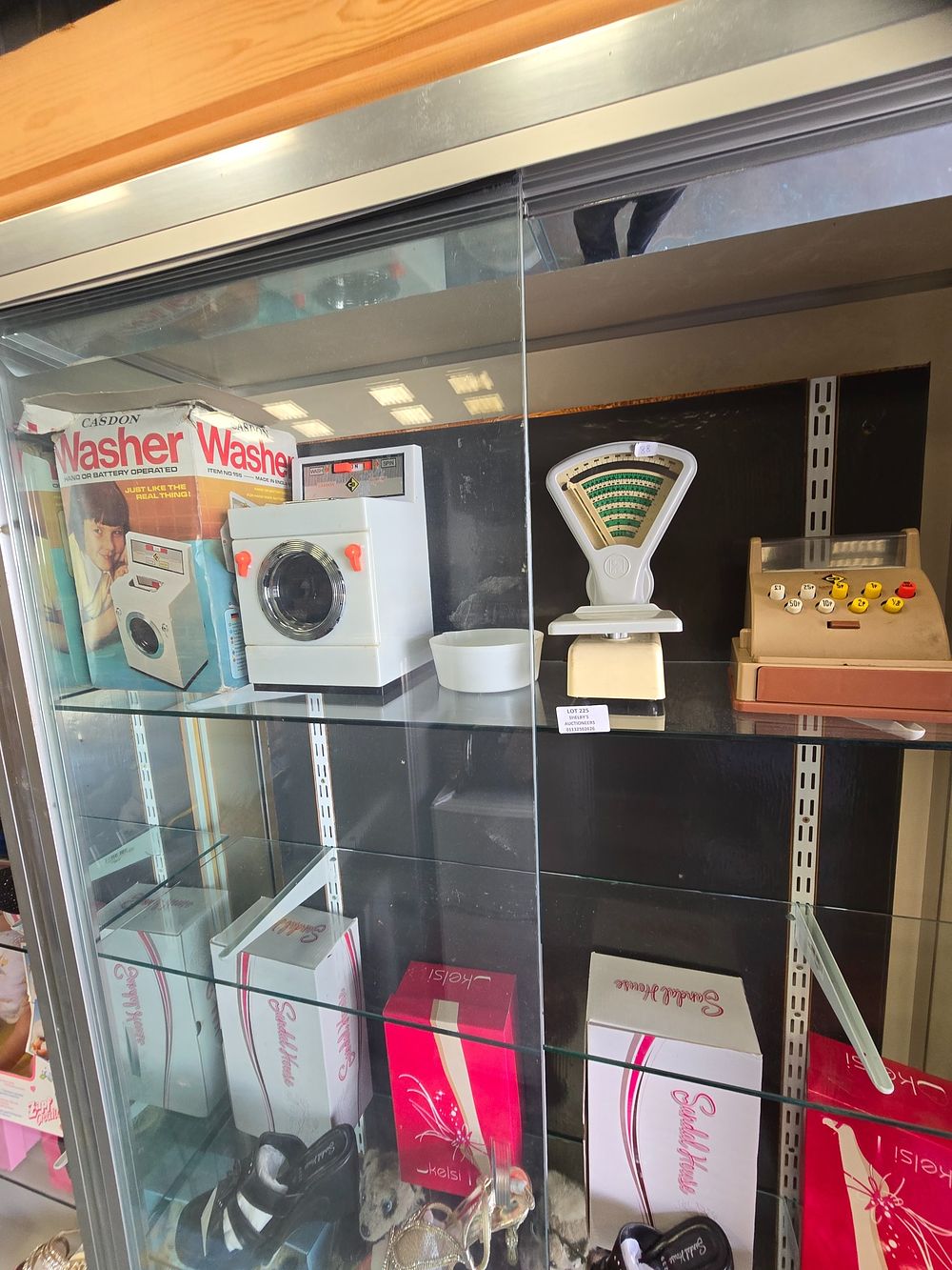 Lot 225: 1 X VINTAGE CHILDS TOY WASHER WITH TILL...