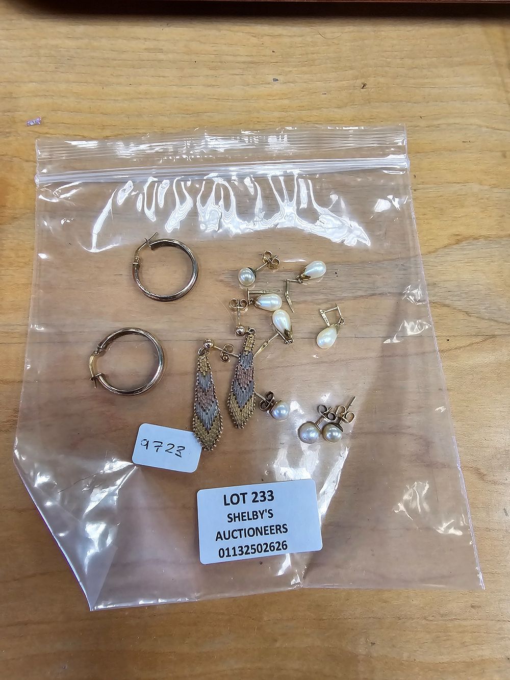 Lot 233: 6 X VARIOUS PAIR OF 9CT GOLD EARRINGS