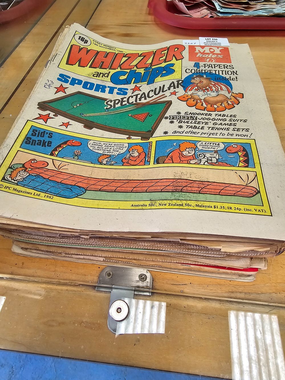 Lot 236: SELECTION OF VARIOUS AGE WHIZZ AND CHIPS BEANO...