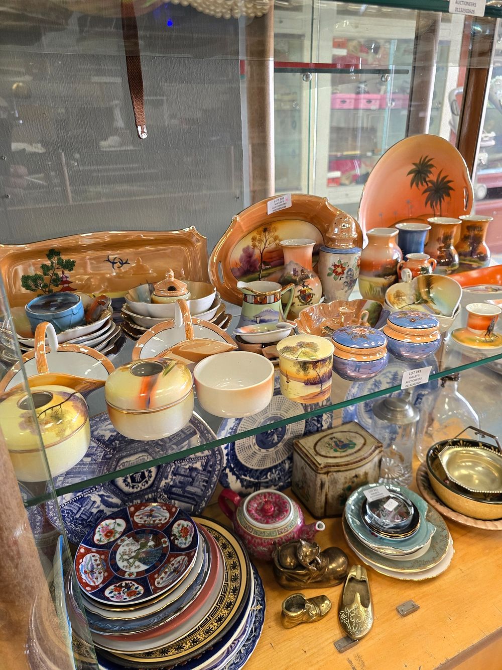 Lot 251: SELECTION OF NORITAKE POTTERY WARE ITEMS