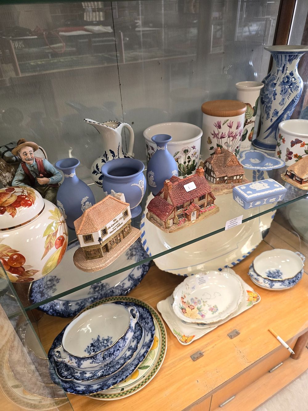 Lot 255: SELECTION OF POTTERY WARE ITEMS WEDGEWOOD PORTMERION ETC