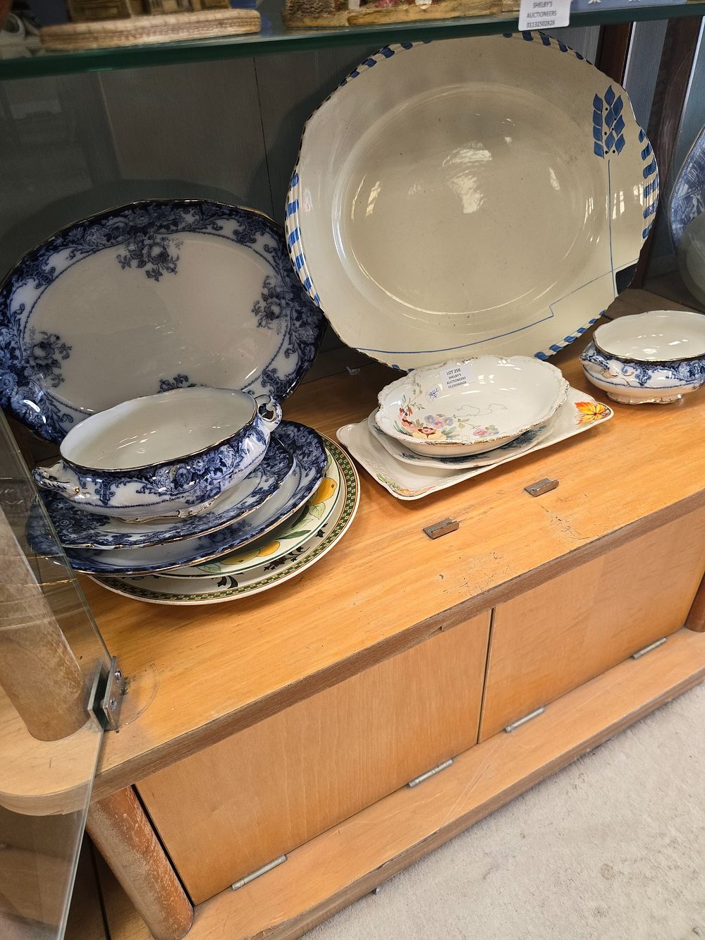 Lot 256: SELECTION OF BLUE AND WHITE WARE POTTERY ETC