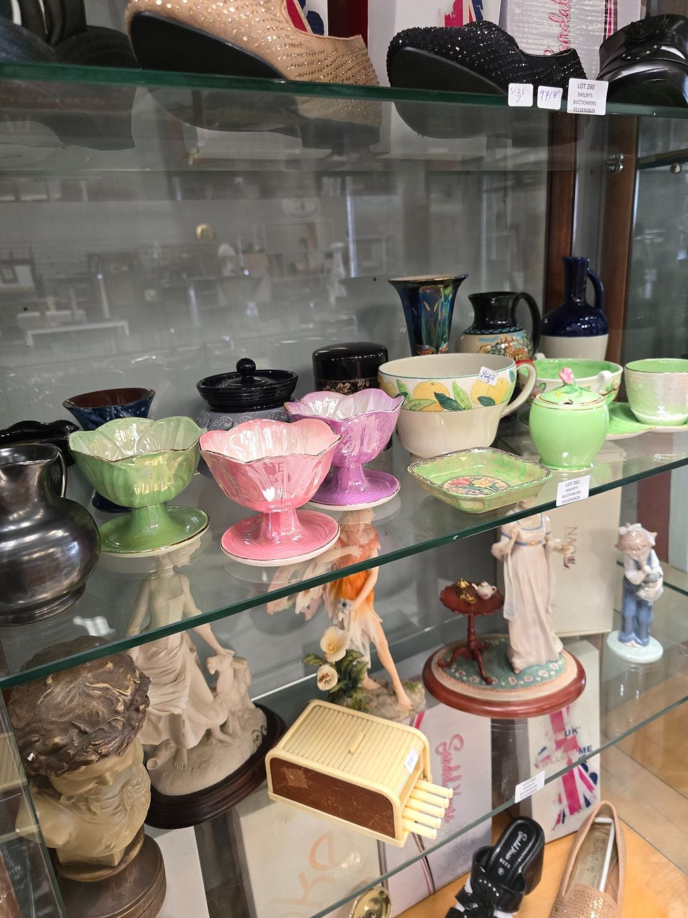 Lot 261: SELECTION OF POTTERY WARE INCLUDING MAILING