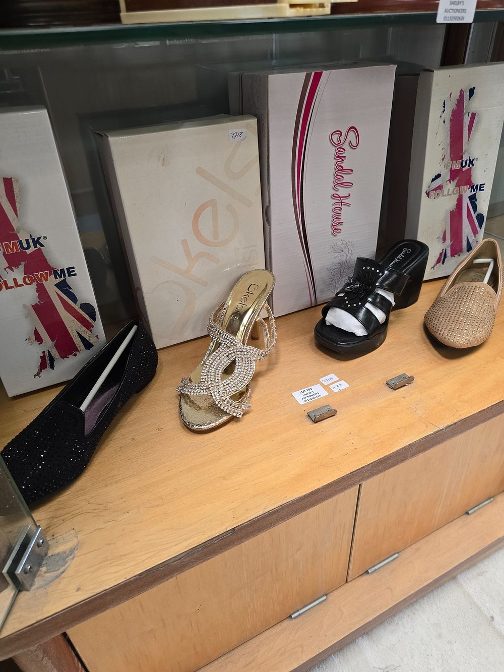 Lot 263: 4 X VARIOUS PAIRS OF LADIES NEW IN...