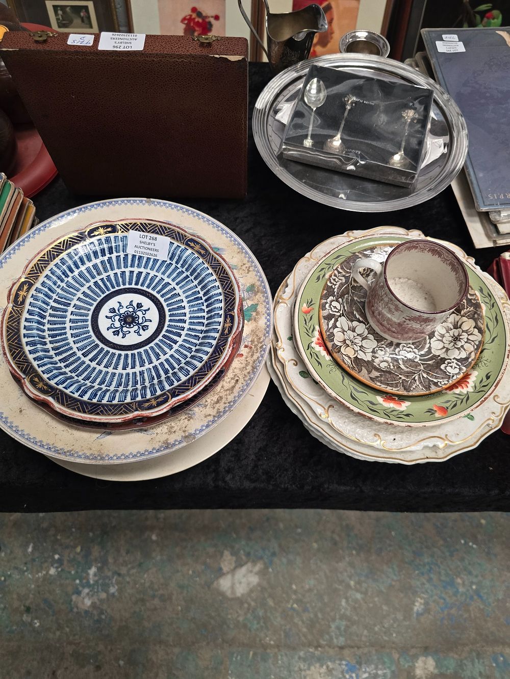 Lot 268: SELECTION OF CIRCA 1900S POTTERY WARE ITEMS