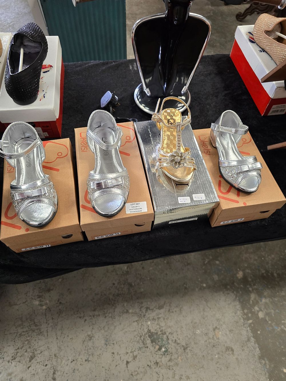 Lot 287: 4 X PAIRS OF NEW IN BOX GIRLS...