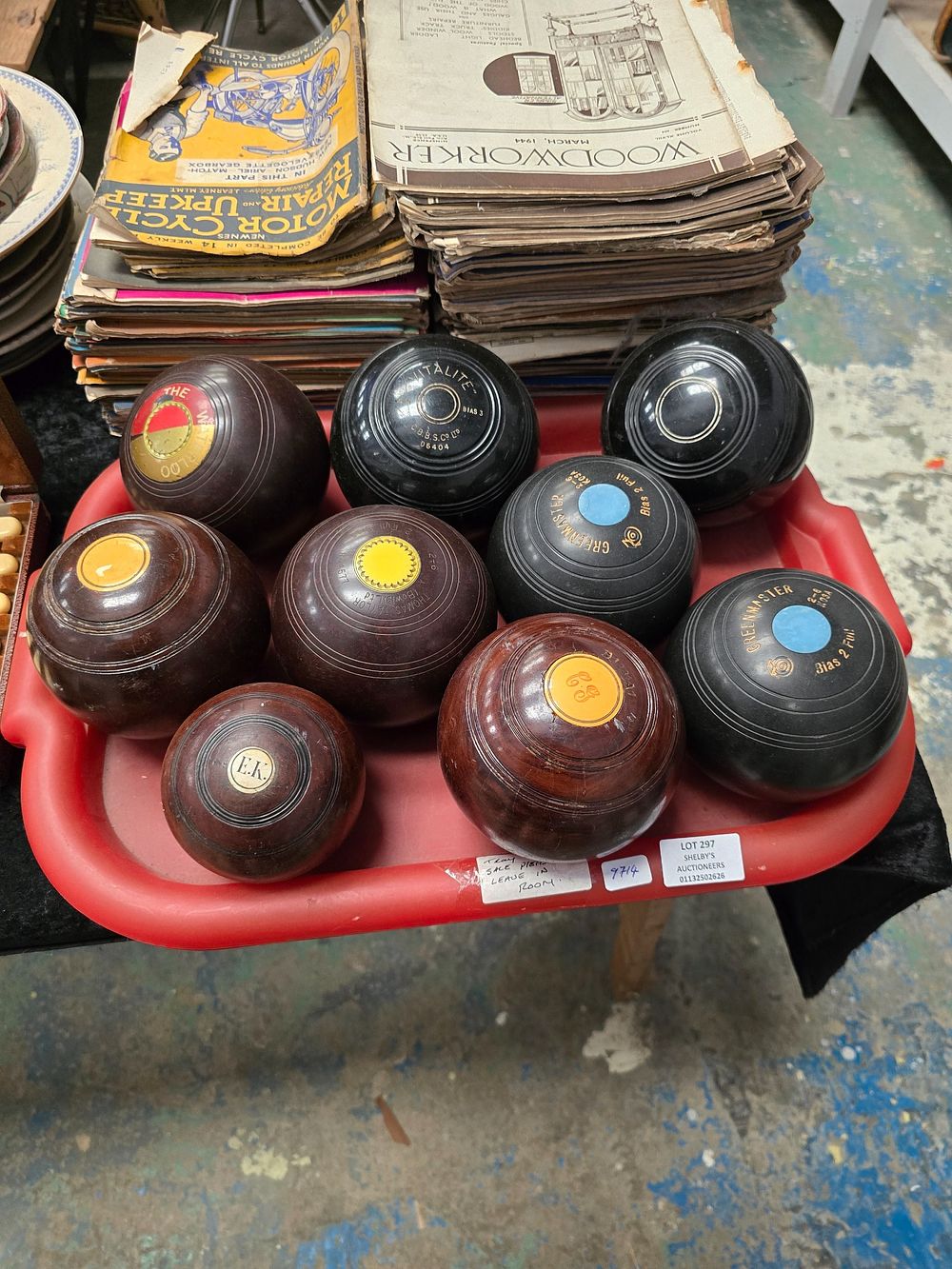 Lot 297: 2 X SETS OF BOULES GREEN MASTER ETC