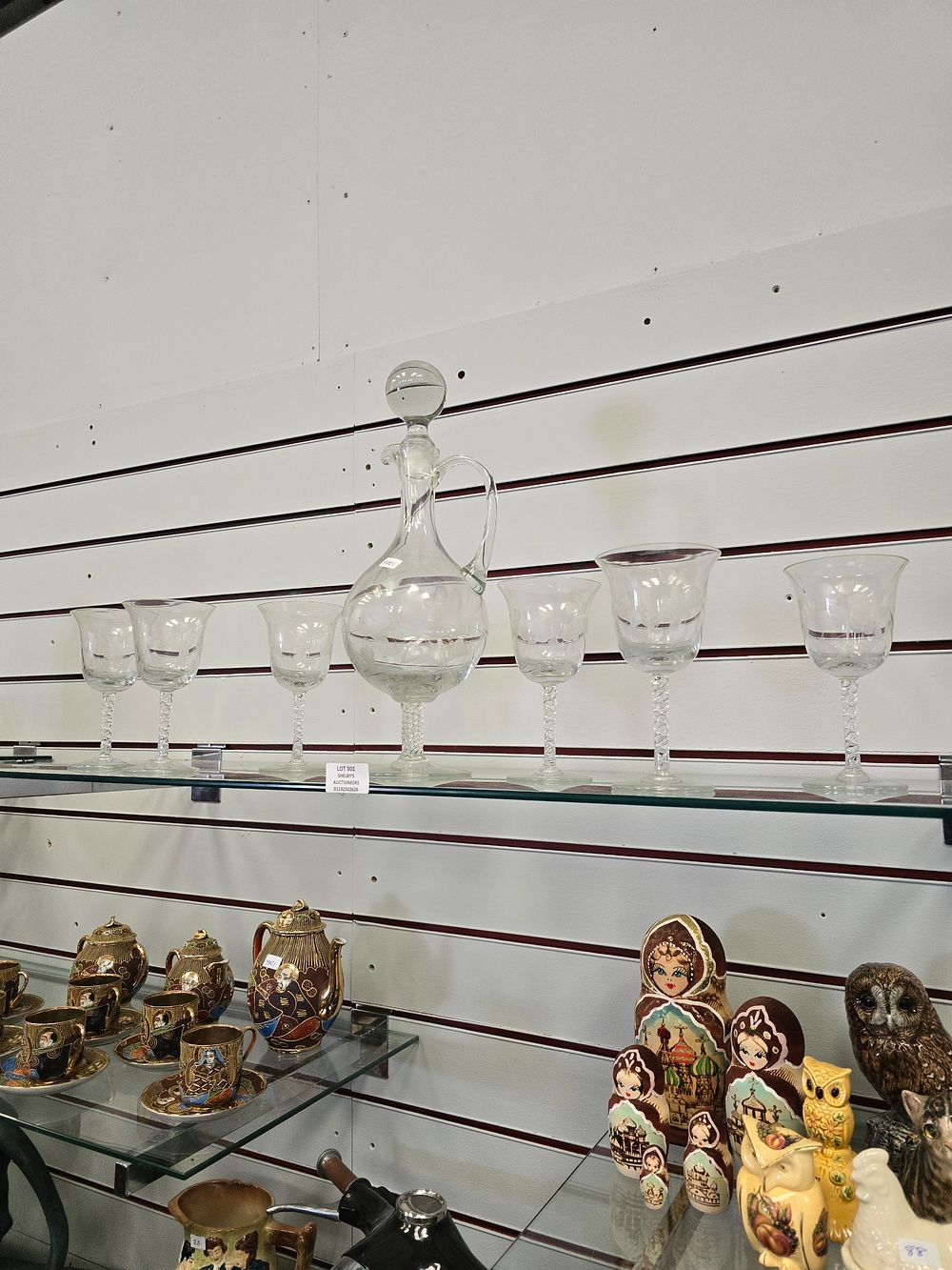 Lot 302: 1 X 1960S GLASS DECANTER WITH MATHING GLASSES