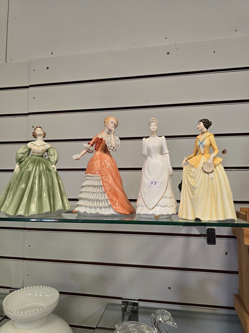 Lot 305: 4 X VARIOUS POTTER LADY FIGURINE 2 X...