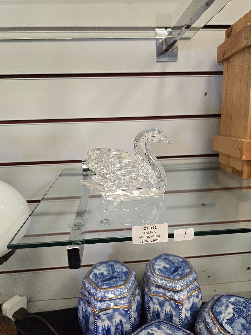 Lot 311: 1 X WATERFORD CRUYSTAL SWAN PAPERWEIGHT