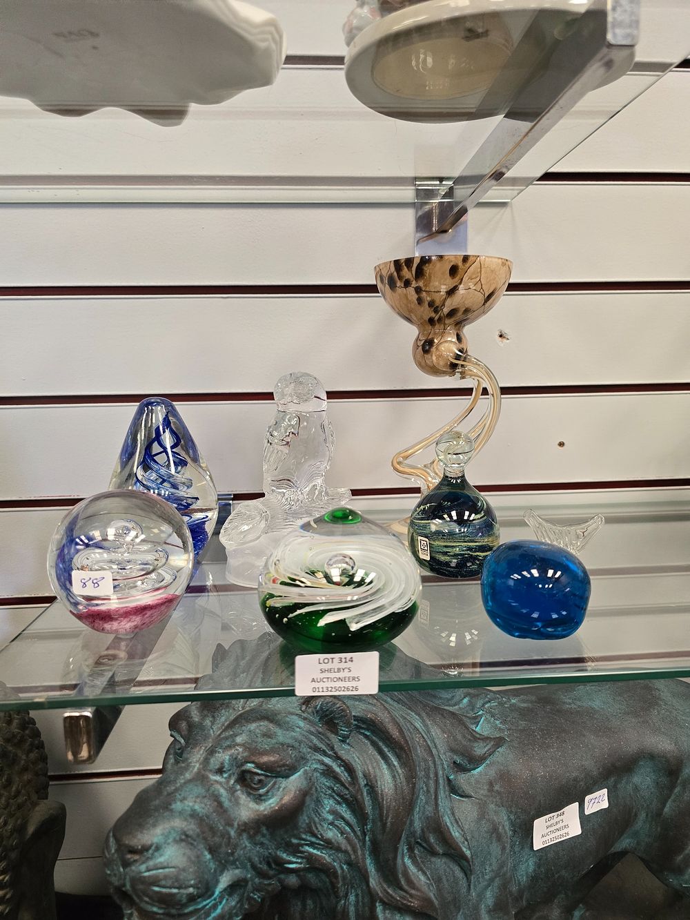 Lot 314: SELECTION OF VARIOUS GLASS PAPER WEIGHTS AND POTPOURI...