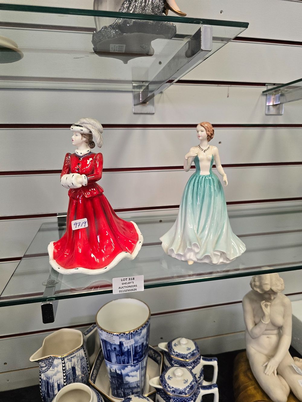 Lot 318: 1 X ROYAL DOULTON LADY FIGURINE LAURA AND...
