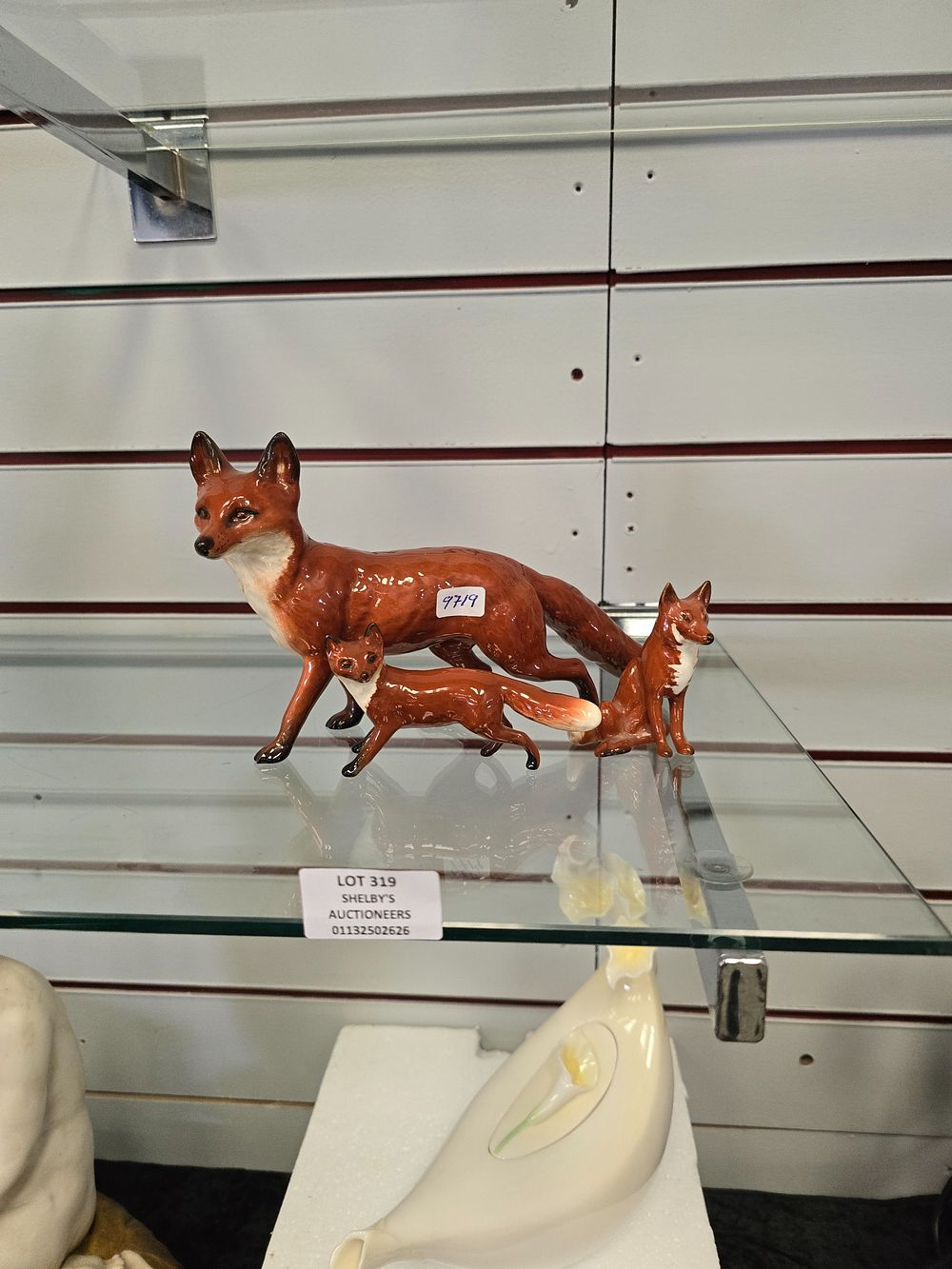 Lot 319: 1 X BESWICK FOX FIGURINE WITH 2 X...