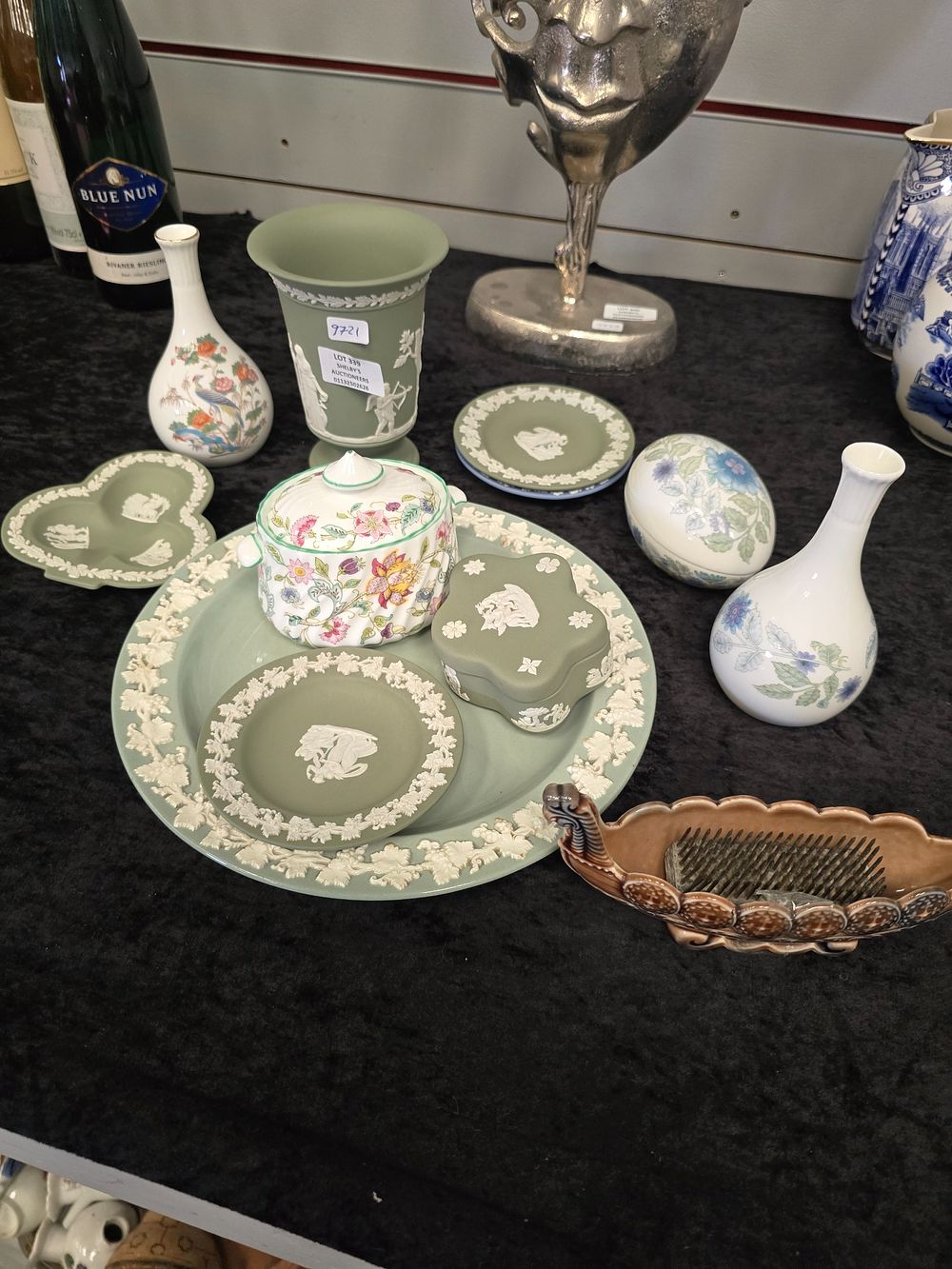 Lot 339: SELECTION OF WEDGEWOOD POTTERY WARE ITEMS