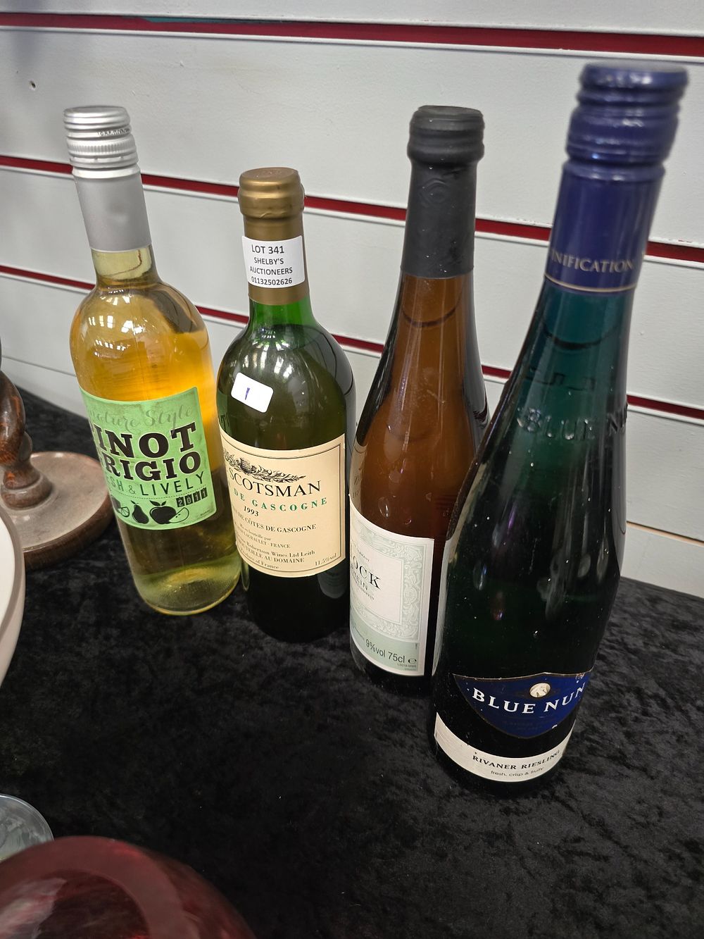 Lot 341: 4 X VARIOUS BOTTLES OF WHITE WINE