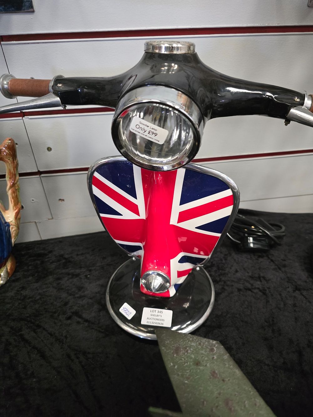 Lot 345: 1 X SCOOTER STYLE LAMP