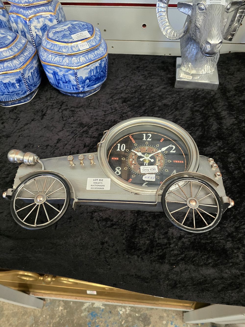 Lot 352: 1 X VINTAGE STYLE CAR CLOCK