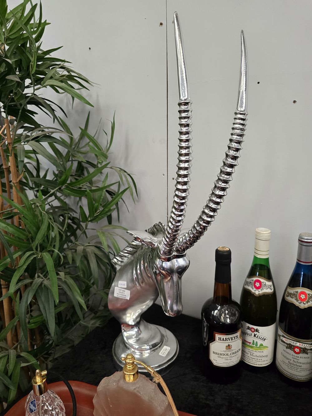 Lot 369: 1 X METAL IBOX BUST ORNAMENT