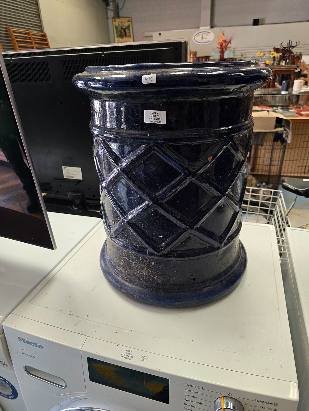 Lot 7: 1 X LARGE BLUE ROUND TERRACOTTA GARDEN PLANTER...