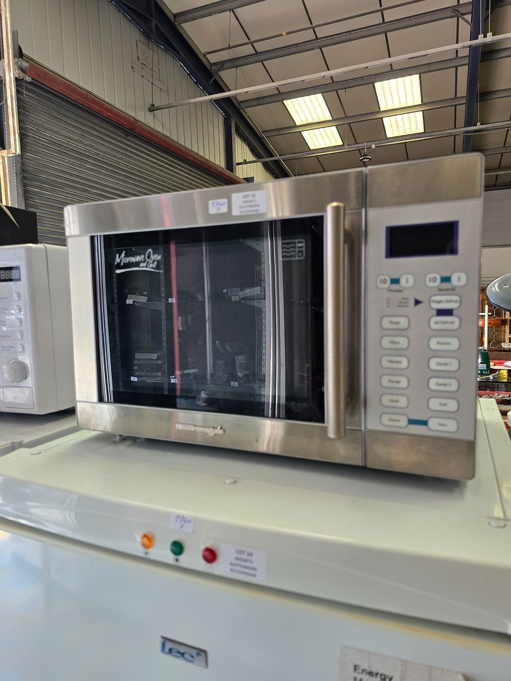 Lot 13: 1 X HINARI LIFE STYLE MICROWAVE OVEN AND...