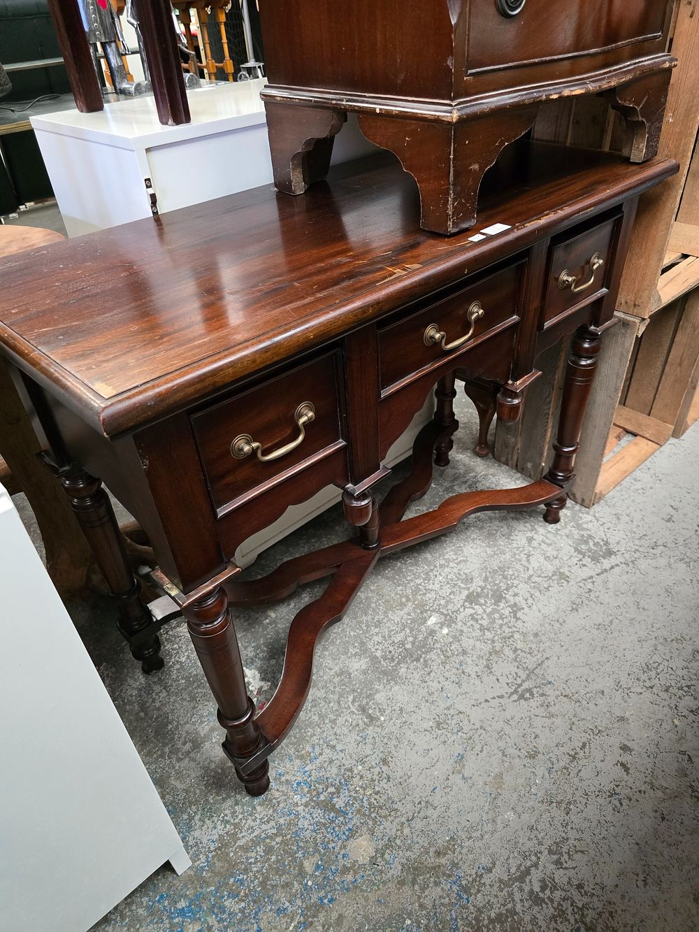 Lot 38: 1 X 3 DRAWER SMALL WOODEN WRITING DESK