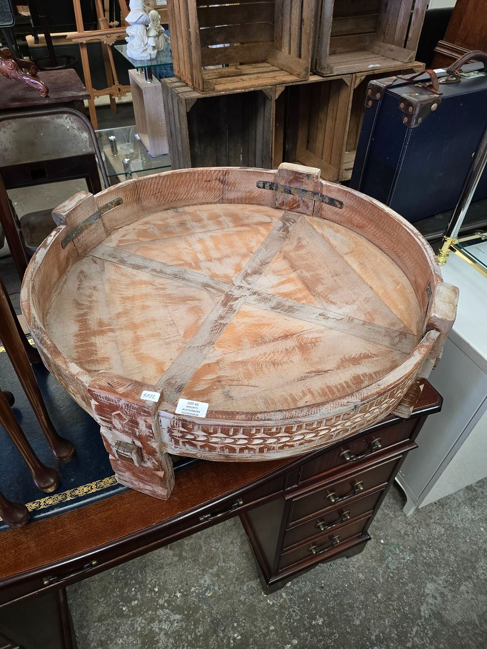 Lot 43: 1 X VERY SHORT LEG RUSTIC STYLE OUT...