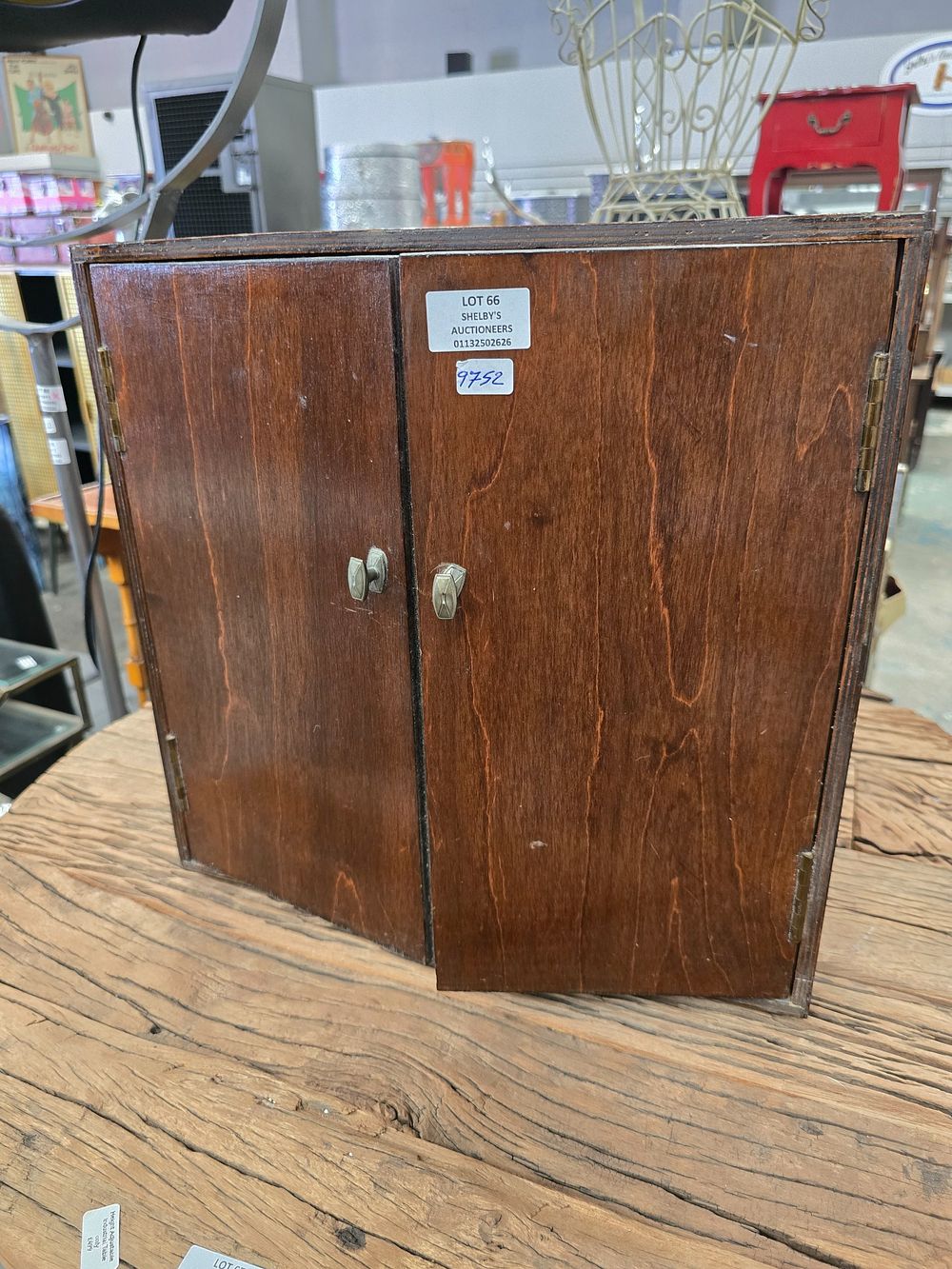 Lot 66: 1 X SMALL RECORD CABINET WITH RECORDS AND...