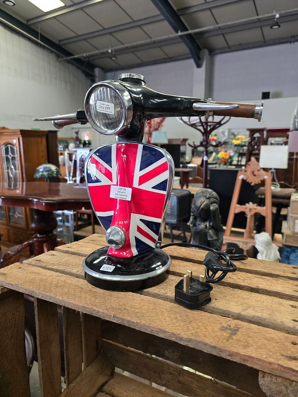 Lot 76: 1 X LAMBRETTA STYLE SCOOTER LAMP RRP 100