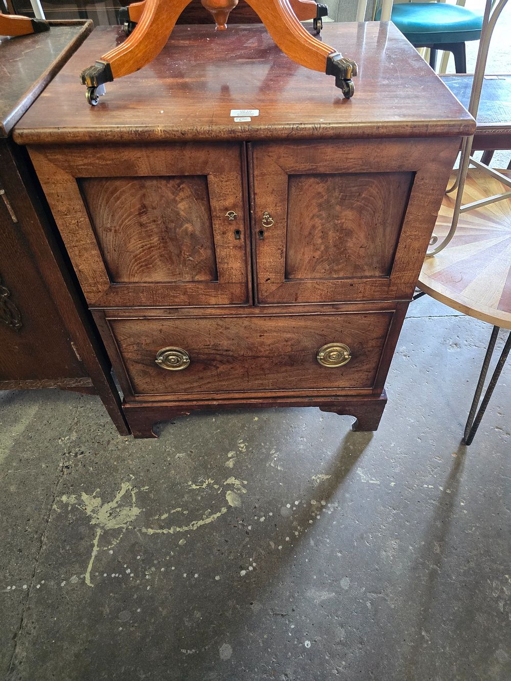 Lot 114: 1 X 1970S RECORD CABINET