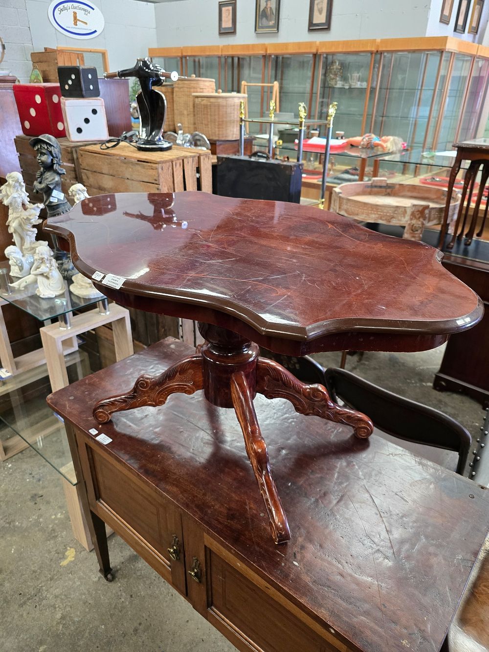 Lot 122: 1 X 1960S SMALL PEDESTAL COFEEE TABLE