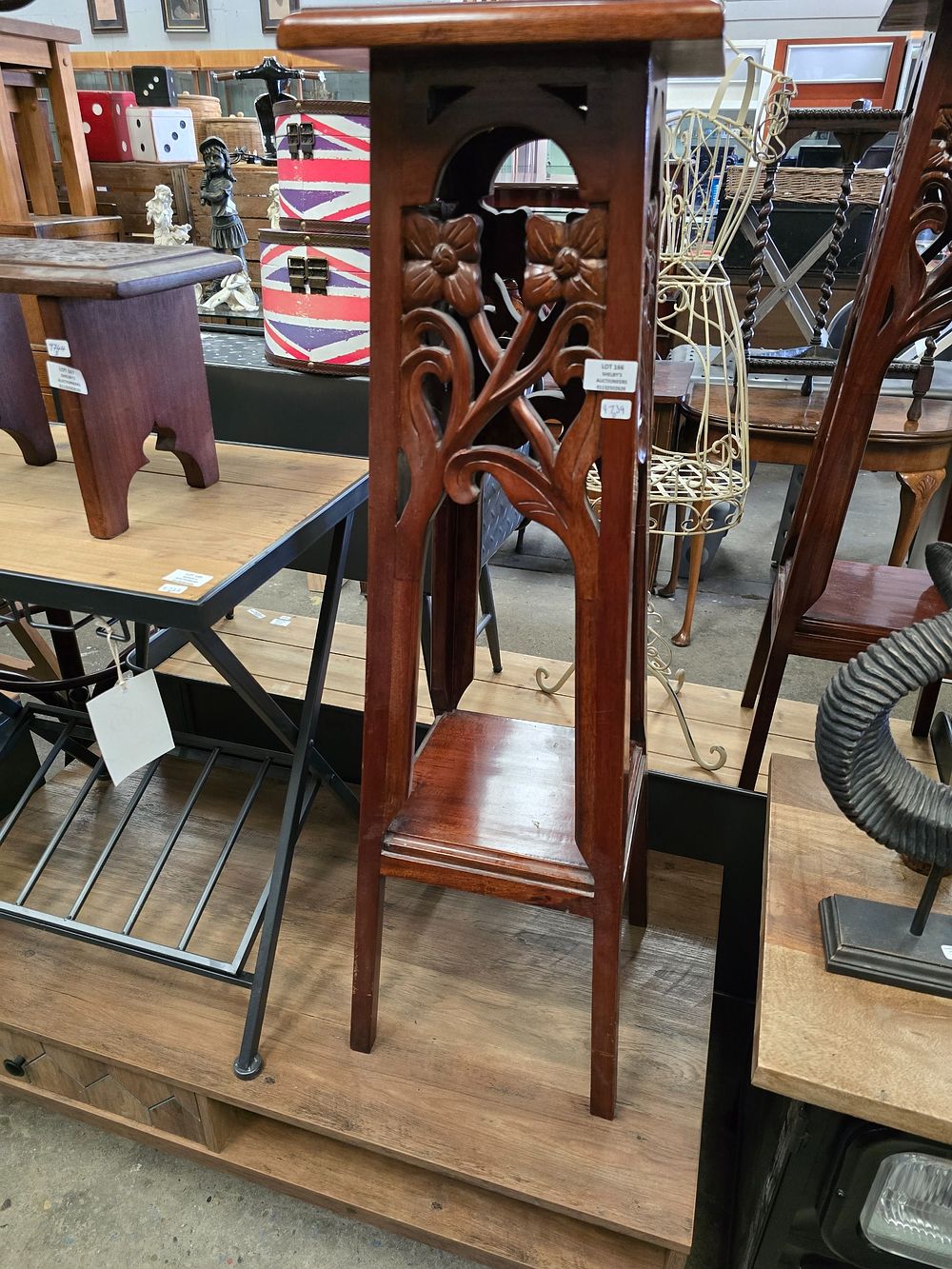 Lot 166: 1 X MAHOGANY JARDINERE STAND