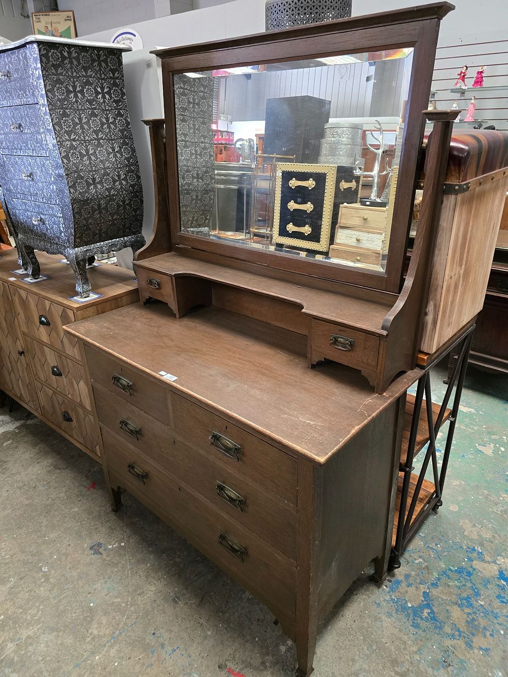 Lot 186: 1 X EDWARDIAN OAK DRESSING TABLE