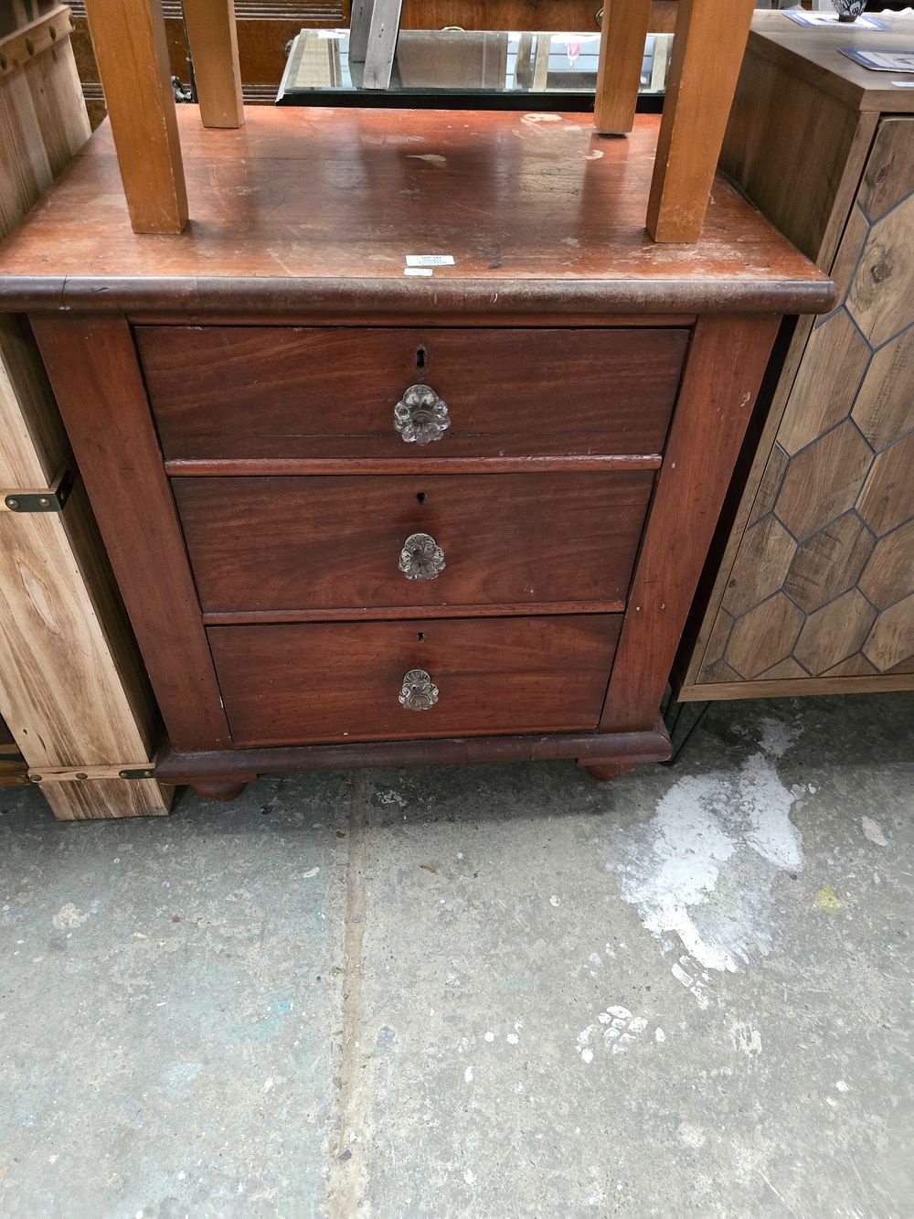 Lot 191: 1 X VICTORIAN MAHOGANY 3 DRAWER CHEST OF...