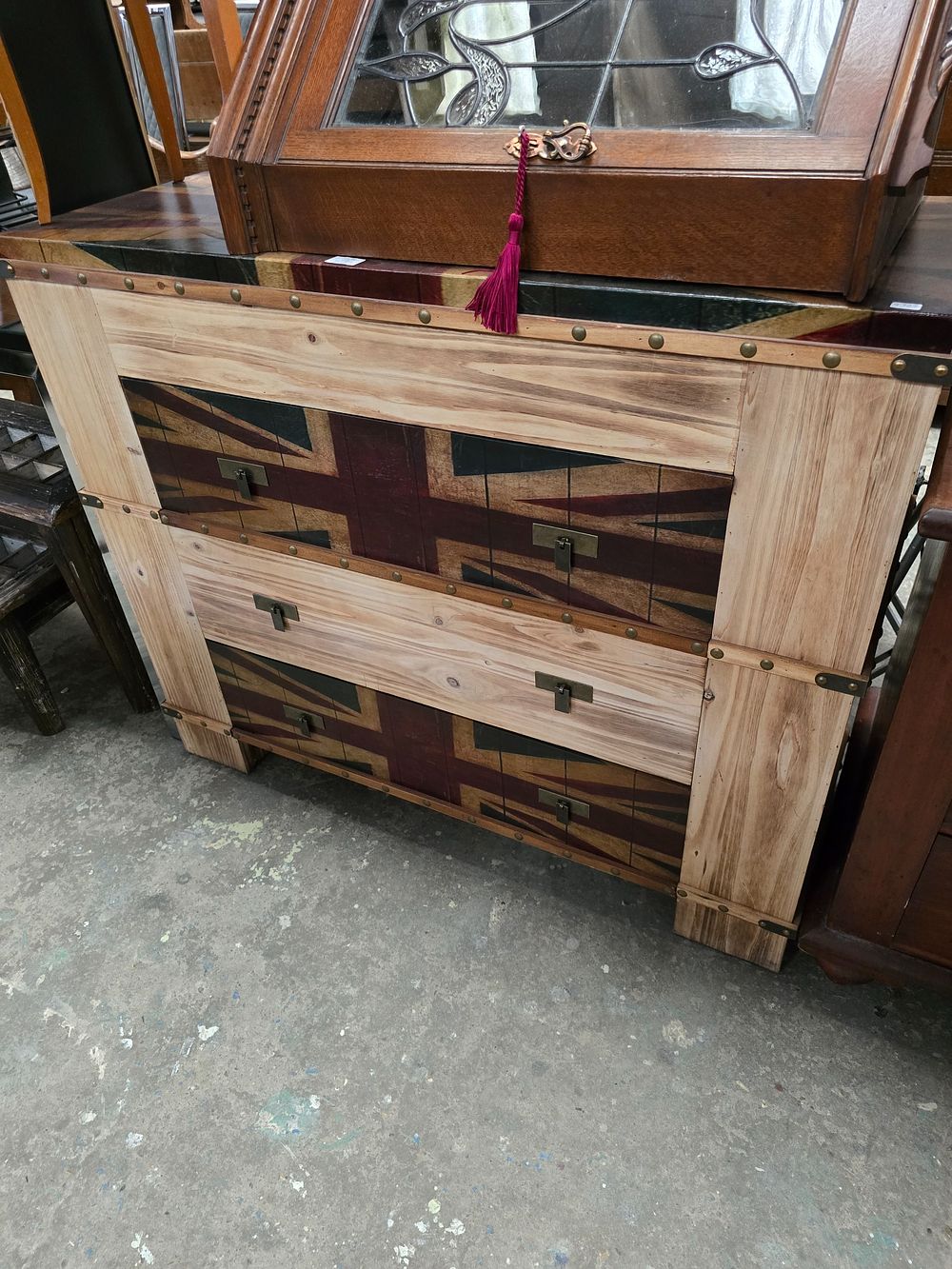 Lot 193: 1 X LARGE UNION JACK DESIGN 3 DRAWER...