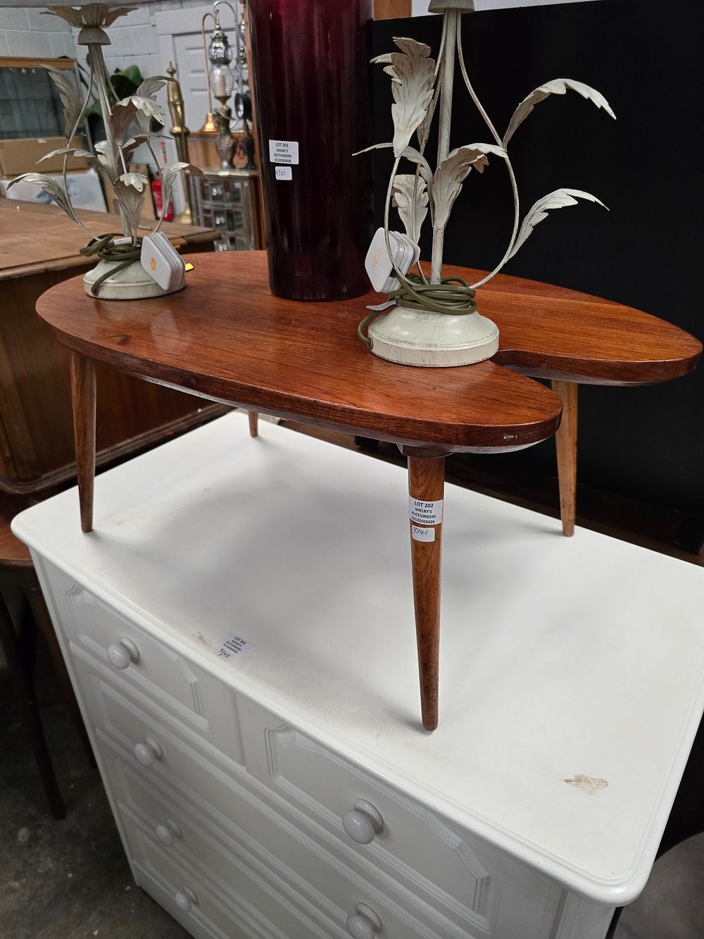 Lot 202: 1 X MID CENTURY TEAK PALETTE SIDE TABLE