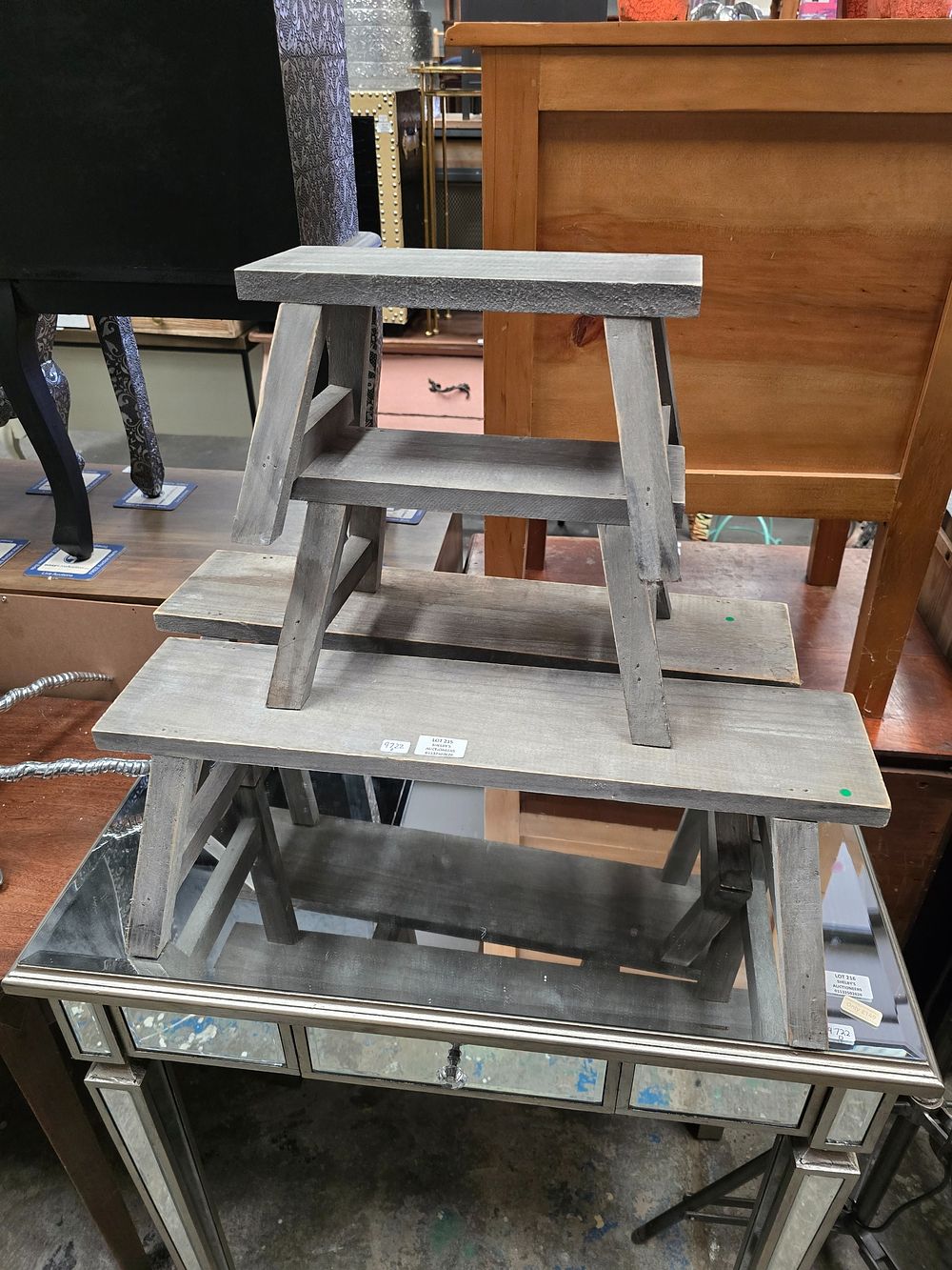 Lot 215: 4 X VARIOUS SIZE STEP STOOLS