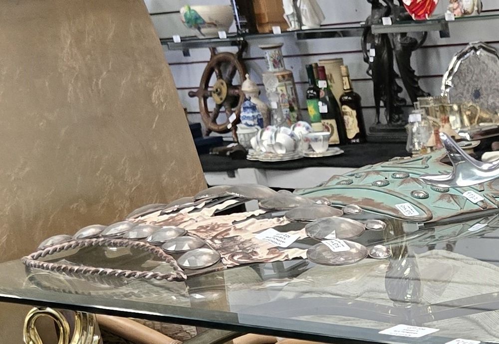 Lot 226: 2 X VINTAGE STYLE METAL CROWN WALL PLAQUES...