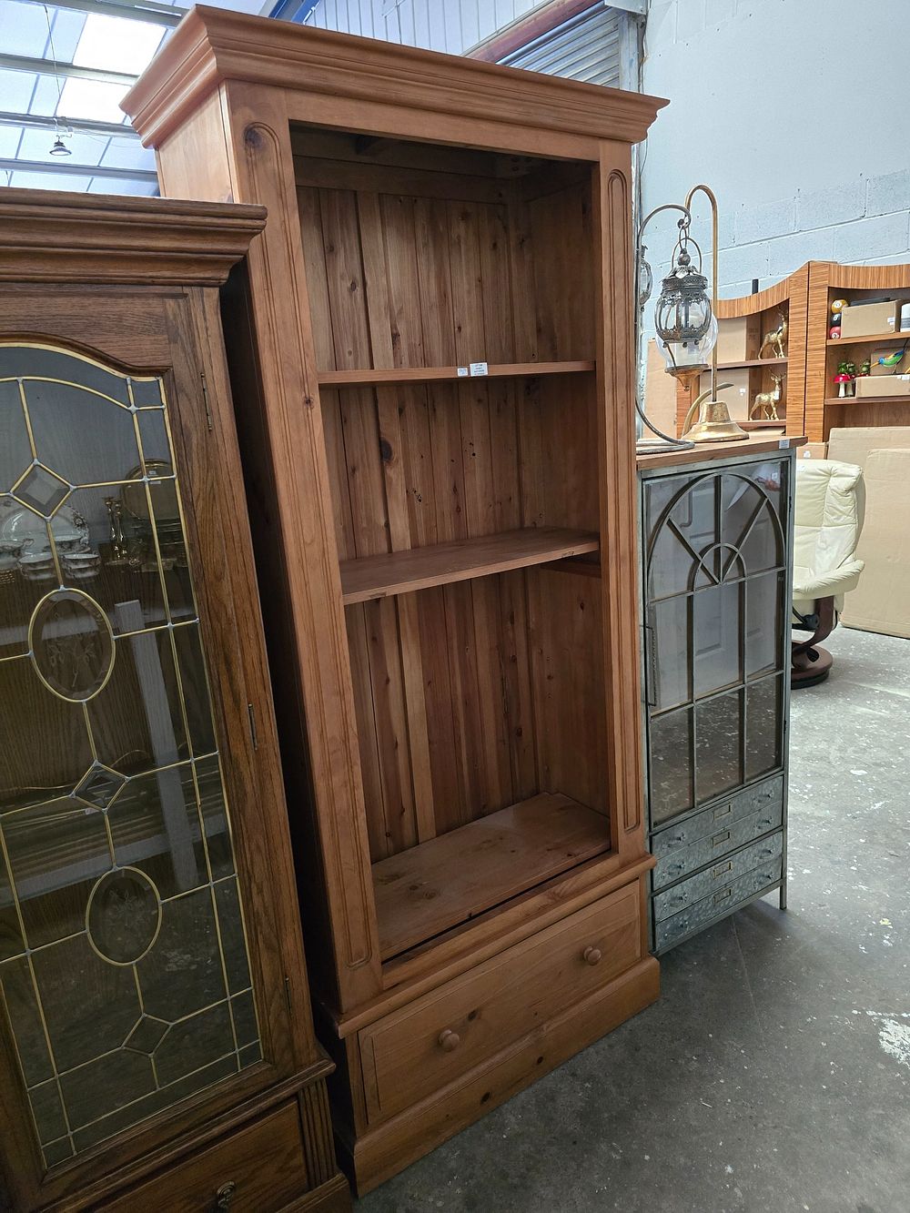 Lot 248: 1 X PINE LARGE BOOKCASE UNIT