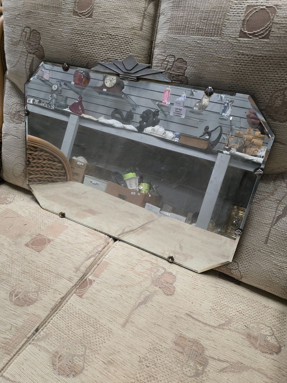 Lot 256: 1 X 1940S BEVELLED EDGE WALL MIRROR